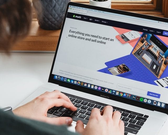 website-yang-kuat-untuk-bisnis-https://finance.detik.com/berita-ekonomi-bisnis/d-6333889/mau-bisnis-online-ini-bedanya-jualan-di-marketplace-dan-website-sendiri