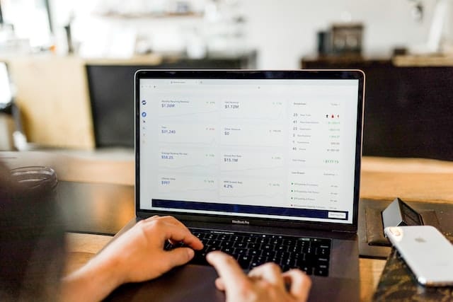 strategi-digital-marketing-efektif-https://toffeedev.com/blog/strategi-pemasaran-digital/